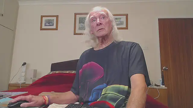 Snapshot of WaverlyKernow chatting on November 2025 02:06:01 PM WaverlyKernow online show from November 2025 02:06:01 PM