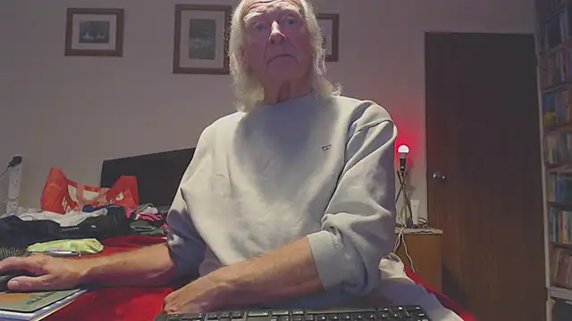 Snapshot of WaverlyKernow chatting on October 2025 11:34:02 AM WaverlyKernow online show from October 2025 11:34:02 AM