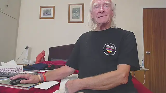 Snapshot of WaverlyKernow chatting on October 2025 01:45:02 PM WaverlyKernow online show from October 2025 01:45:02 PM