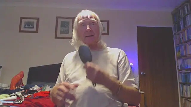 Snapshot of WaverlyKernow chatting on October 2025 01:01:01 PM WaverlyKernow online show from October 2025 01:01:01 PM