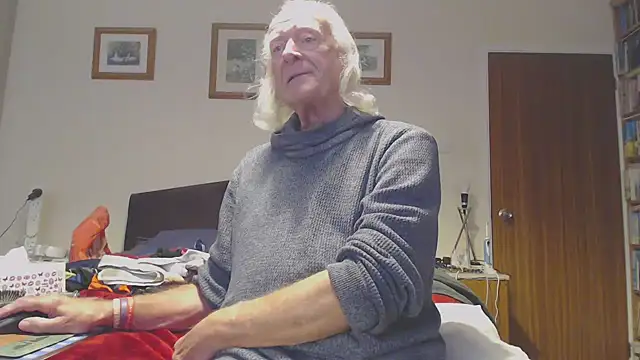 Snapshot of WaverlyKernow chatting on October 2025 02:03:02 PM WaverlyKernow online show from October 2025 02:03:02 PM