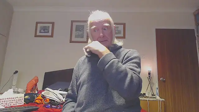 Snapshot of WaverlyKernow chatting on October 2025 01:30:01 PM WaverlyKernow online show from October 2025 01:30:01 PM