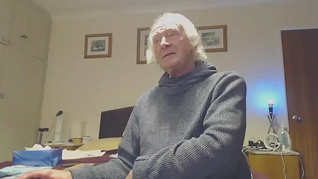 Snapshot of WaverlyKernow chatting on January 2025 02:24:02 PM WaverlyKernow online show from January 2025 02:24:02 PM