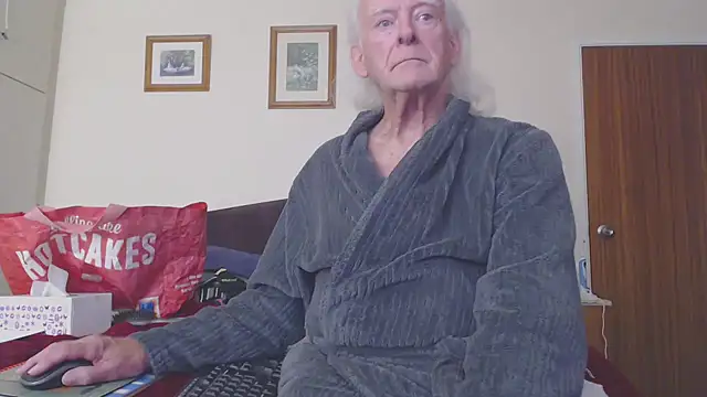 Snapshot of WaverlyKernow chatting on September 2025 08:53:01 AM WaverlyKernow online show from September 2025 08:53:01 AM