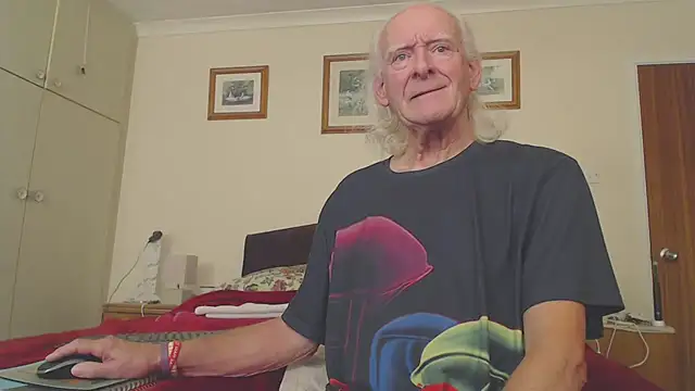 Snapshot of WaverlyKernow chatting on November 2025 03:11:01 PM WaverlyKernow online show from November 2025 03:11:01 PM