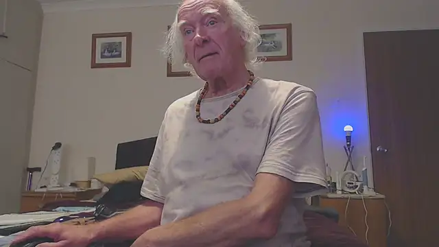 Snapshot of WaverlyKernow chatting on February 2025 12:39:01 PM WaverlyKernow online show from February 2025 12:39:01 PM