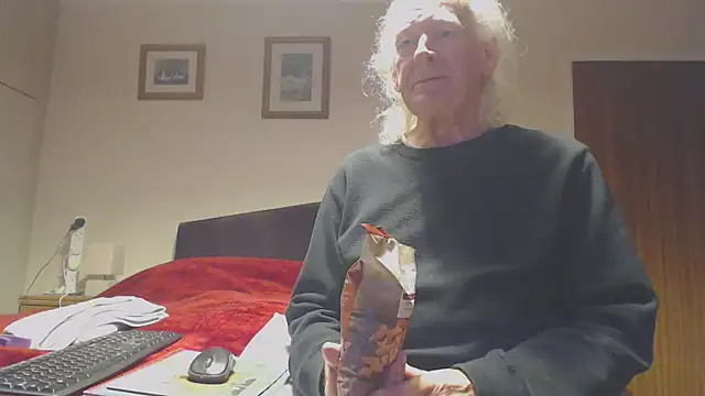 Snapshot of WaverlyKernow chatting on December 2025 03:29:02 PM WaverlyKernow online show from December 2025 03:29:02 PM