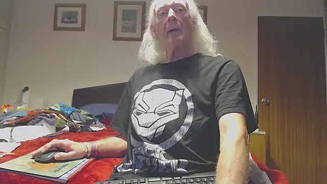 WaverlyKernow online show from February 2026 09:06:01 AM