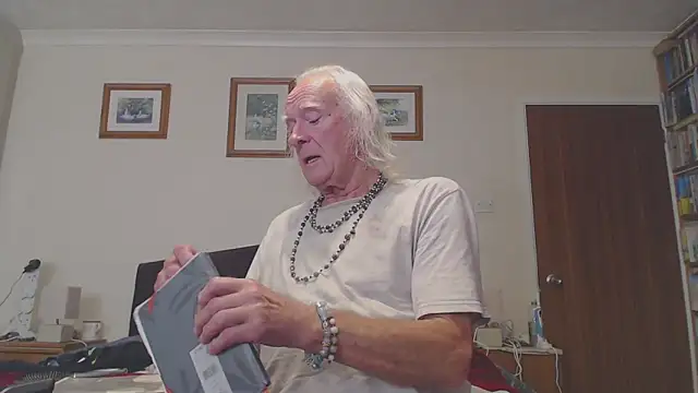Snapshot of WaverlyKernow chatting on October 2025 09:41:02 AM WaverlyKernow online show from October 2025 09:41:02 AM
