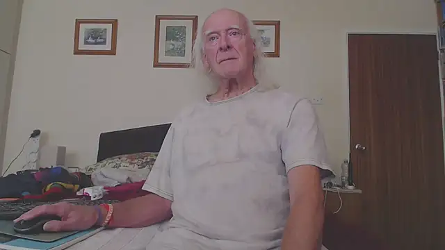 Snapshot of WaverlyKernow chatting on November 2025 12:06:01 PM WaverlyKernow online show from November 2025 12:06:01 PM