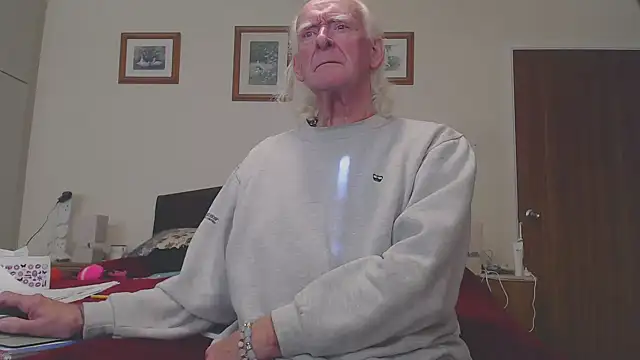 Snapshot of WaverlyKernow chatting on November 2025 01:05:02 PM WaverlyKernow online show from November 2025 01:05:02 PM