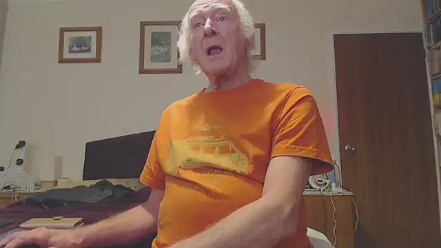 Snapshot of WaverlyKernow chatting on January 2025 01:19:01 PM WaverlyKernow online show from January 2025 01:19:01 PM