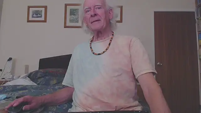 Snapshot of WaverlyKernow chatting on March 2025 01:40:02 PM WaverlyKernow online show from March 2025 01:40:02 PM