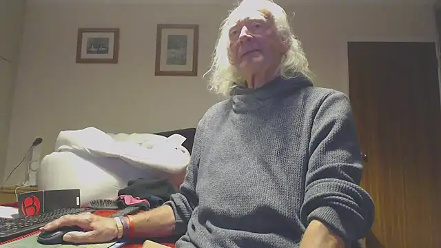 Snapshot of WaverlyKernow chatting on October 2025 08:52:01 PM WaverlyKernow online show from October 2025 08:52:01 PM