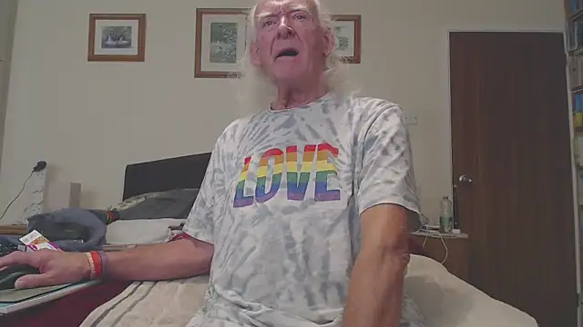 Snapshot of WaverlyKernow chatting on November 2025 10:59:01 AM WaverlyKernow online show from November 2025 10:59:01 AM