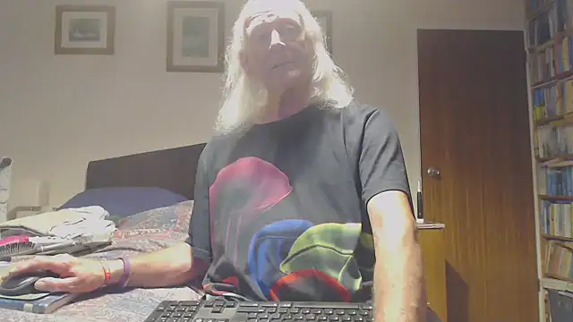 WaverlyKernow online show from April 2026 06:53:02 PM