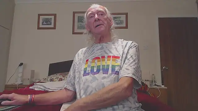 Snapshot of WaverlyKernow chatting on November 2025 02:05:01 PM WaverlyKernow online show from November 2025 02:05:01 PM