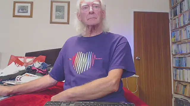 Snapshot of WaverlyKernow chatting on October 2025 02:09:02 PM WaverlyKernow online show from October 2025 02:09:02 PM