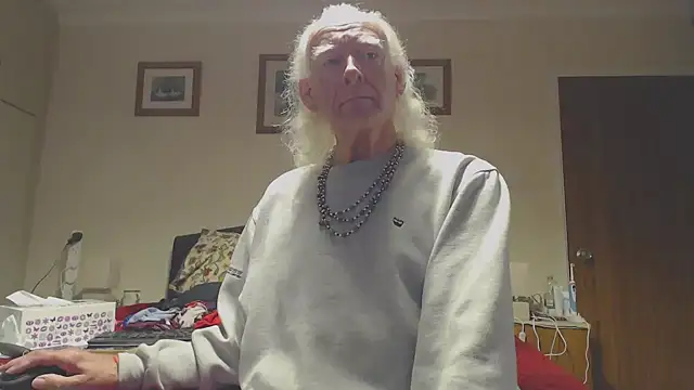 Snapshot of WaverlyKernow chatting on November 2025 10:18:02 AM WaverlyKernow online show from November 2025 10:18:02 AM