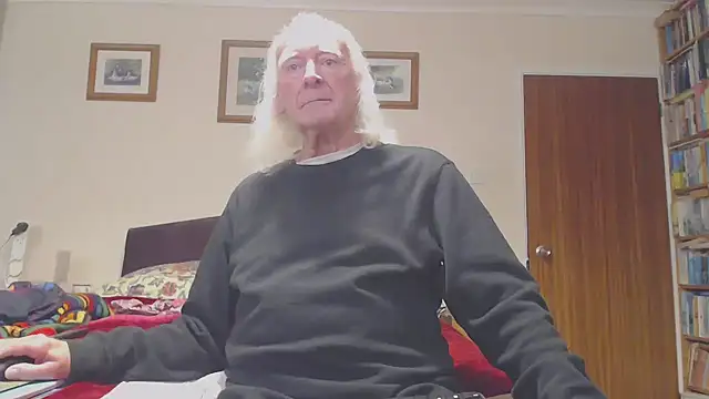 Snapshot of WaverlyKernow chatting on November 2025 02:06:01 PM WaverlyKernow online show from November 2025 02:06:01 PM