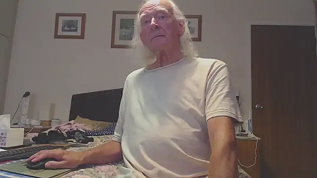 Snapshot of WaverlyKernow chatting on September 2025 03:00:01 PM WaverlyKernow online show from September 2025 03:00:01 PM