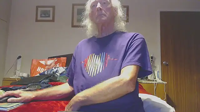 Snapshot of WaverlyKernow chatting on October 2025 06:56:01 PM WaverlyKernow online show from October 2025 06:56:01 PM