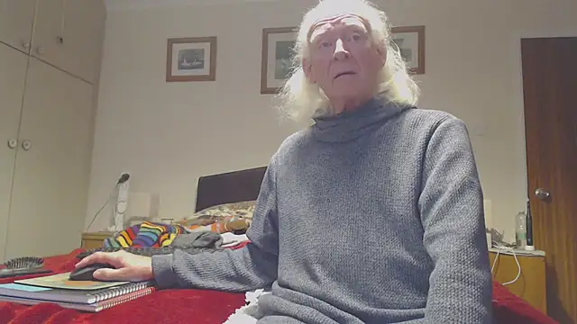 Snapshot of WaverlyKernow chatting on November 2025 11:32:01 AM WaverlyKernow online show from November 2025 11:32:01 AM