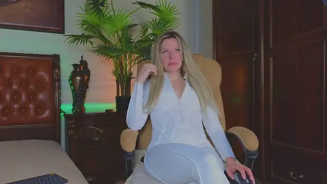 Real Tini online show from April 2026 06:20:01 AM