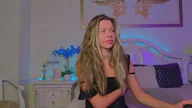 Real Tini online show from October 2025 12:02:01 PM