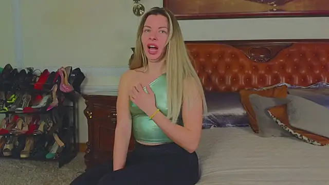 Real Tini online show from February 2026 06:26:01 AM