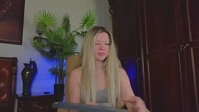 Real Tini online show from April 2026 06:28:01 AM