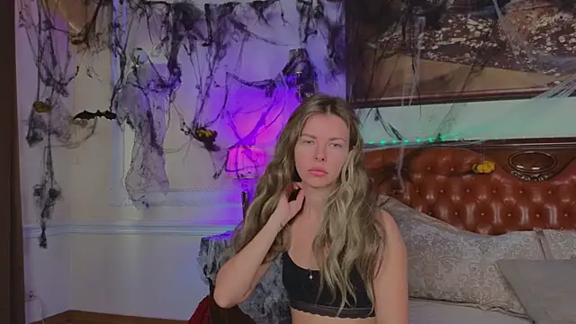 Real Tini online show from October 2025 05:59:01 AM