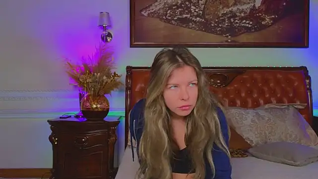 Real Tini online show from November 2025 06:06:02 AM