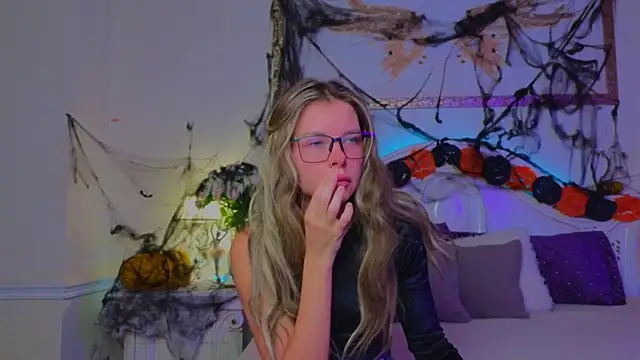 Real Tini online show from October 2025 11:53:02 AM