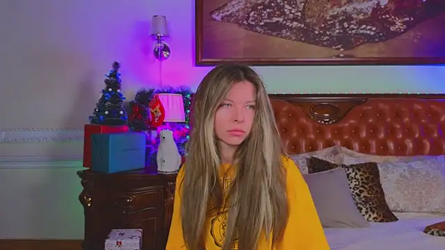 Real Tini online show from December 2025 06:16:01 AM