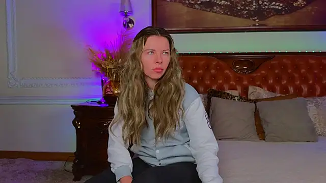 Real Tini online show from November 2025 06:06:01 AM