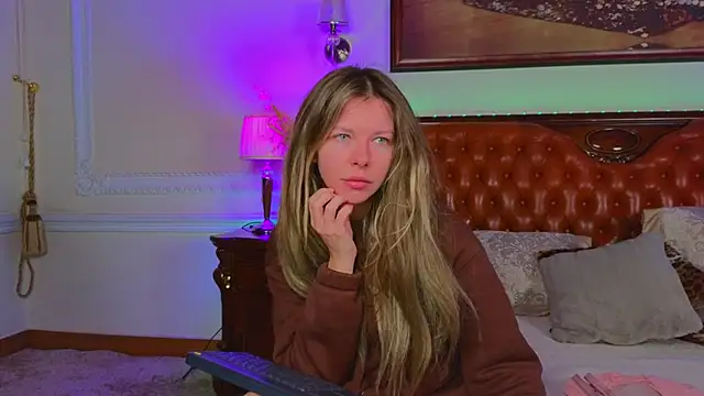 Real Tini online show from December 2025 06:23:01 AM