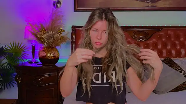 Real Tini online show from November 2025 06:07:02 AM