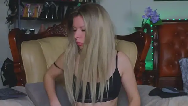 Real Tini online show from April 2026 06:20:01 AM