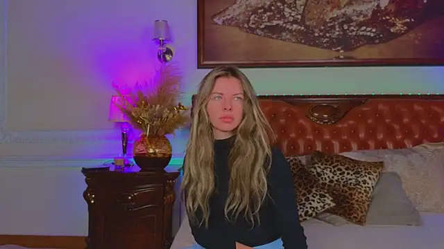 Real Tini online show from November 2025 06:28:02 AM