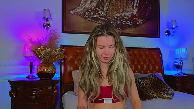 Real Tini online show from November 2025 05:56:01 AM