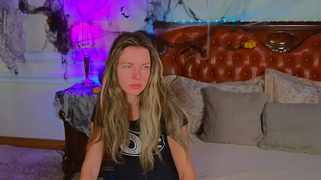 Real Tini online show from October 2025 06:25:02 AM