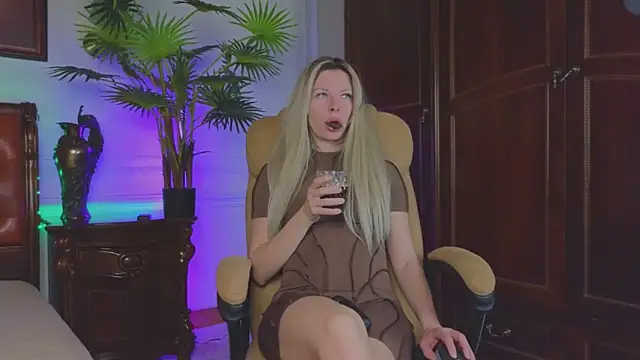 Real Tini online show from April 2026 06:10:01 AM