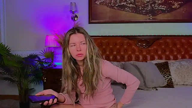 Real Tini online show from November 2025 06:08:02 AM