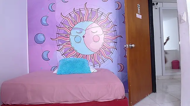 luna hoott online show from May 2026 06:58:01 PM