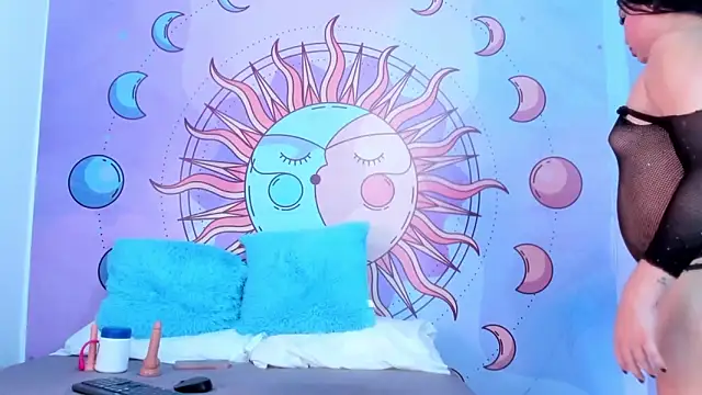 luna hoott online show from March 2026 01:56:01 PM