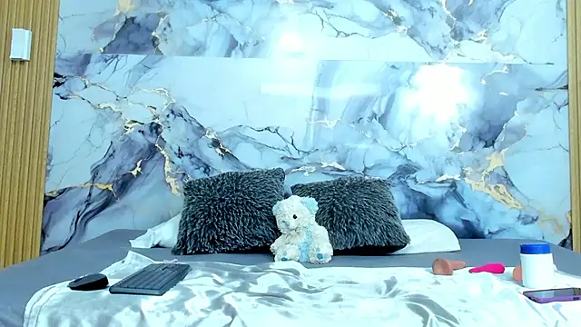 luna hoott online show from December 2025 01:13:02 PM