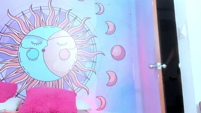 luna hoott online show from April 2026 07:58:01 PM