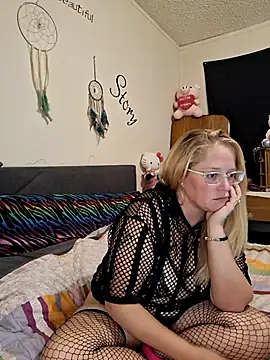 Snapshot of Toybox13_Pika chatting on September 2025 09:07:01 PM Toybox13 Pika online show from September 2025 09:07:01 PM