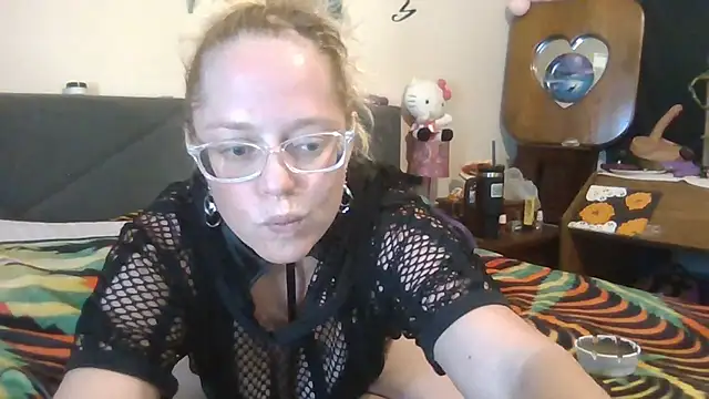 Snapshot of Toybox13_Pika chatting on November 2025 09:48:02 PM Toybox13 Pika online show from November 2025 09:48:02 PM